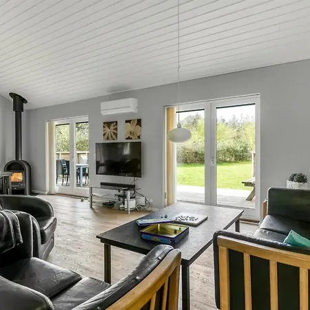 Ellie - 300m From The Sea In Ne Jutland By Interhome Laeso
