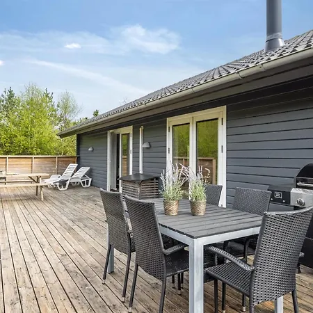 Holiday home Ellie - 300m From The Sea In Ne Jutland By Interhome